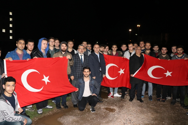 Yurt ışıkları Mehmetçik için yandı