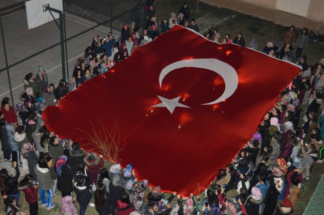 Yurt ışıkları Mehmetçik için yandı