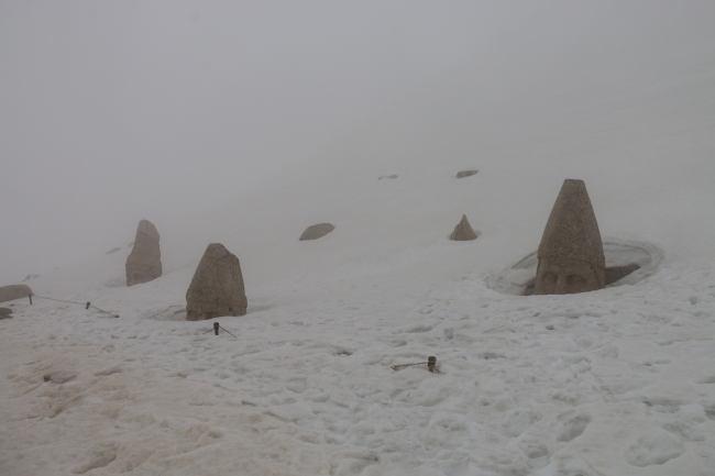 Karlar arasında kral heykelleri