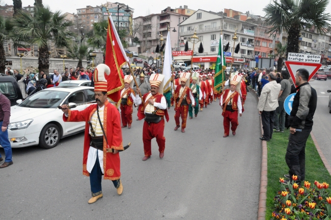 Mehmetçiğe konvoylu ve mehterli destek