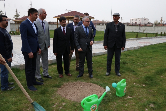 Cumhurbaşkanı Erdoğan'dan şehit Halisdemir'in ailesine karaçam tohumu