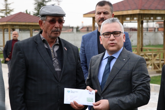 Cumhurbaşkanı Erdoğan'dan şehit Halisdemir'in ailesine karaçam tohumu