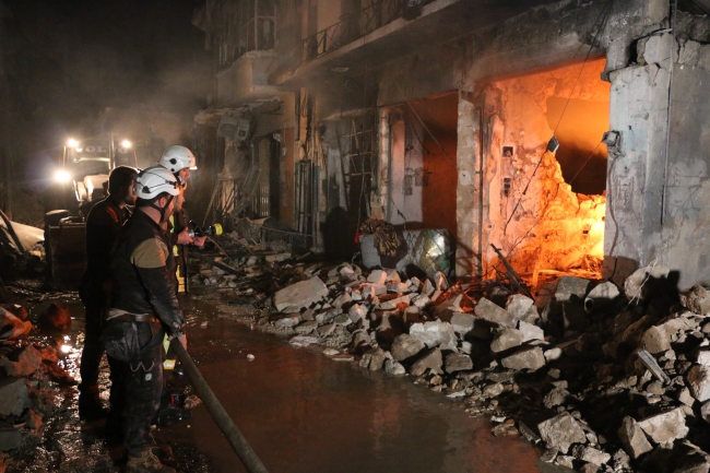 İdlib'de pazar yerine hava saldırısı: 42 ölü