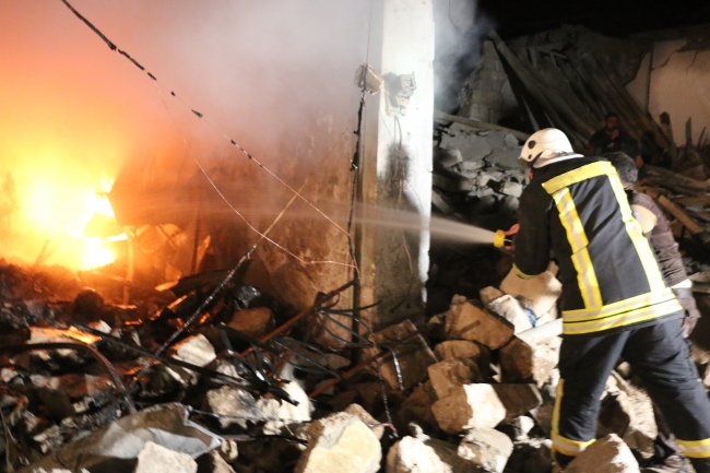 İdlib'de pazar yerine hava saldırısı: 42 ölü