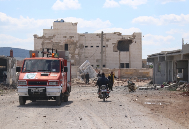 İdlib'de yerleşim yerlerine hava saldırısı: 14 sivil öldü