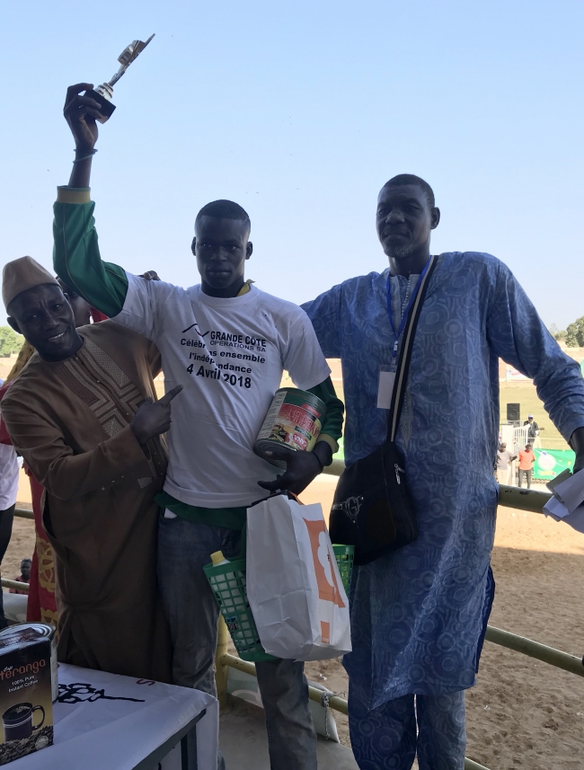 Senegalli çocuklar eşeklerini yarıştırdı