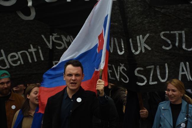 Slovakya'da hükümet karşıtı gösterilere yaklaşık 10 bin kişi katıldı