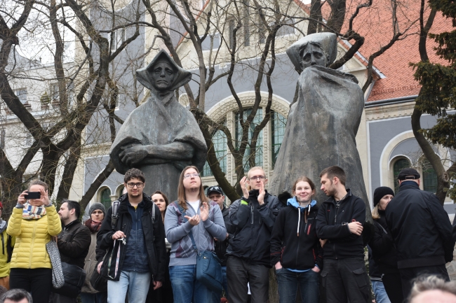 Slovakya'da hükümet karşıtı gösterilere yaklaşık 10 bin kişi katıldı