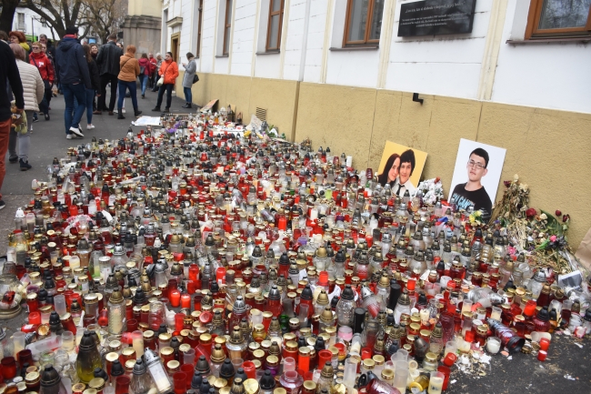 Slovakya'da hükümet karşıtı gösterilere yaklaşık 10 bin kişi katıldı