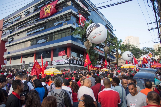 Tutuklama kararı verilen eski devlet başkanı teslim olmadı