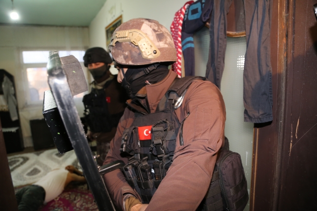 Erzurum'da insan tacirlerine şafak operasyonu