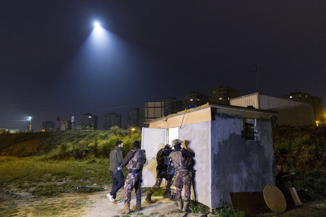 İstanbul'da uyuşturucu tacirlerine şafak operasyonu