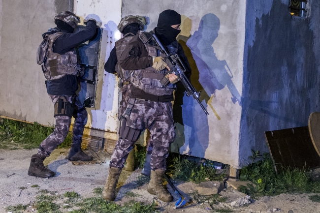 İstanbul'da uyuşturucu tacirlerine şafak operasyonu