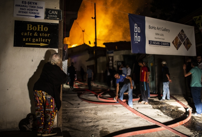 Başkentin tarihi mahallesinde 7 ev yandı