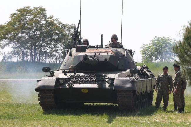 'Yıldırım Seferberlik Tatbikatı'nda tanklar sudan geçirildi