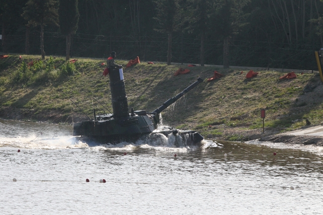 'Yıldırım Seferberlik Tatbikatı'nda tanklar sudan geçirildi