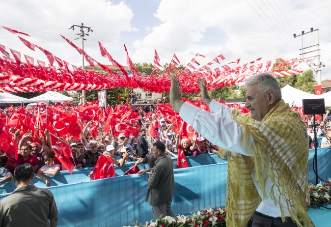 Başbakan Yıldırım: Ülkeyi bölmeye çalışanların korkulu rüyası oluruz.
