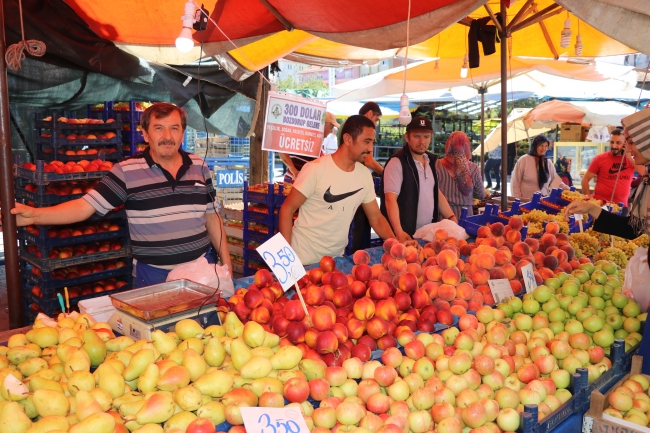 Esnaf ve vatandaşlardan Türk lirasına destek