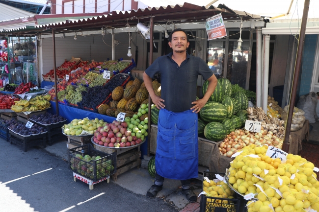 Esnaf ve vatandaşlardan Türk lirasına destek
