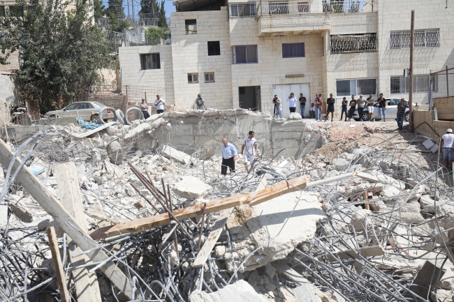 İsrail Doğu Kudüs'te Filistinlilere ait binayı yıktı