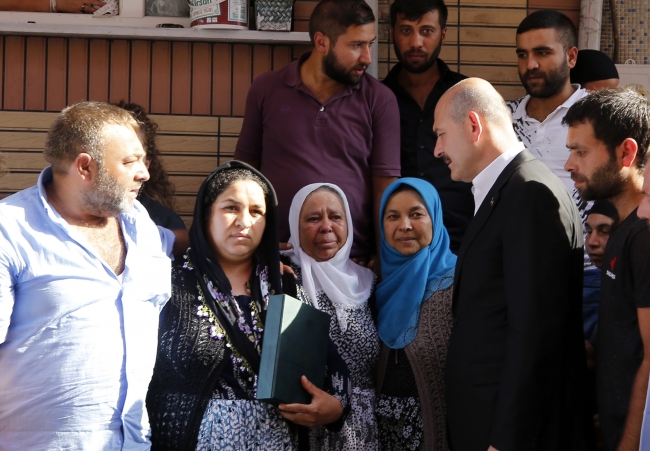 Bakan Soylu'dan şehit er İsa Erçetin'in ailesine taziye ziyareti