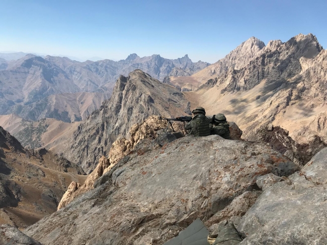 Komandolardan 3 bin metrede operasyon