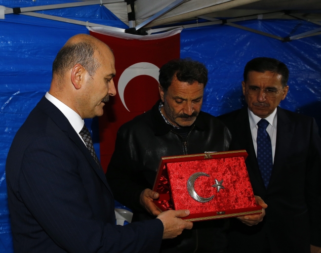 Bakanlar Soylu ve Selçuk'tan şehit ailesine ziyaret