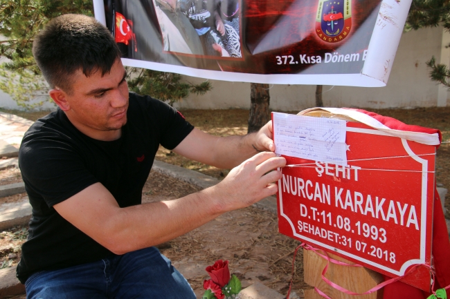 Şehit bebek Mustafa'nın ilk doğum günü mezarında kutlandı