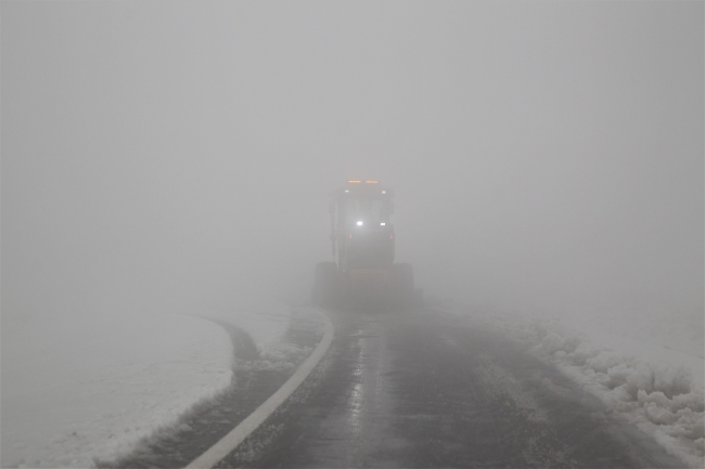 Van Bahçesaray'da kar yağışı etkili oluyor