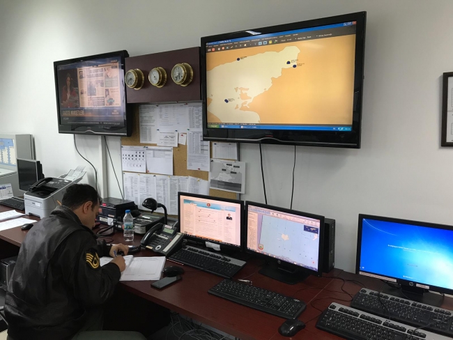 Ege Denizi'nde mahsur kalan göçmenler kurtarıldı