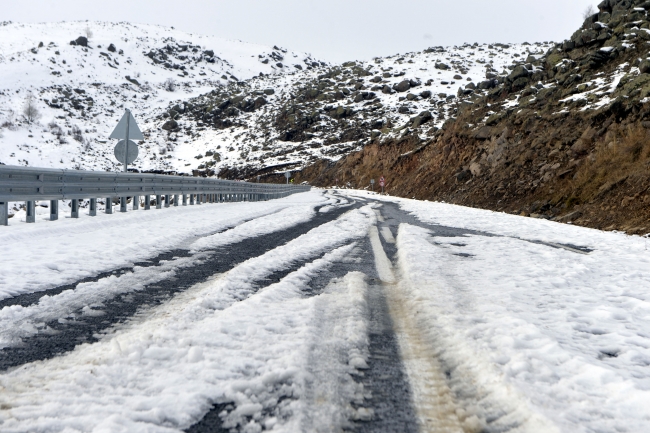 Ardahan-Ardanuç kara yolu ulaşıma kapatıldı