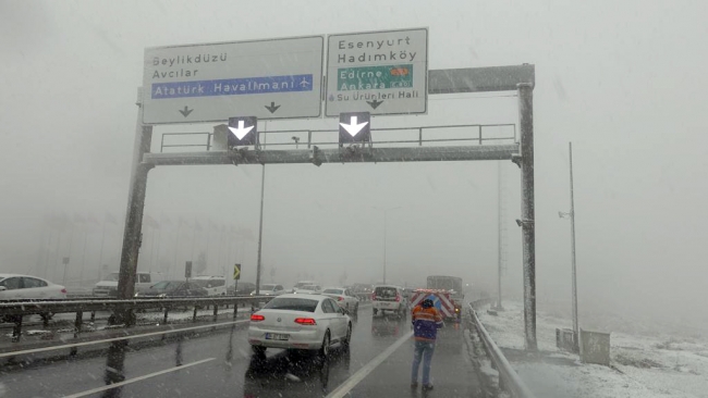 İstanbul'da kar yağışı etkili oluyor
