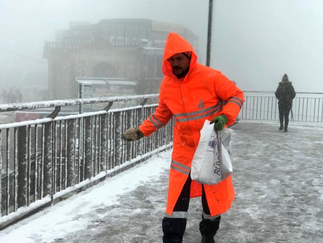 İstanbul'da kar yağışı etkili oluyor