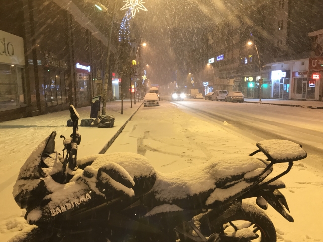 Doğu'da kar yağışı etkisini artırdı