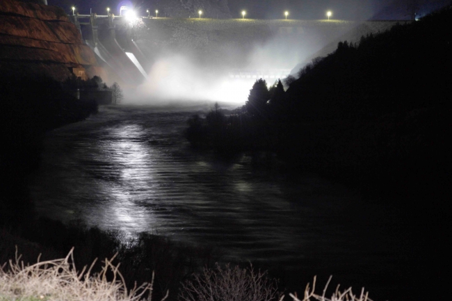 Dicle Barajı'nın kapaklarından biri yağış nedeniyle koptu