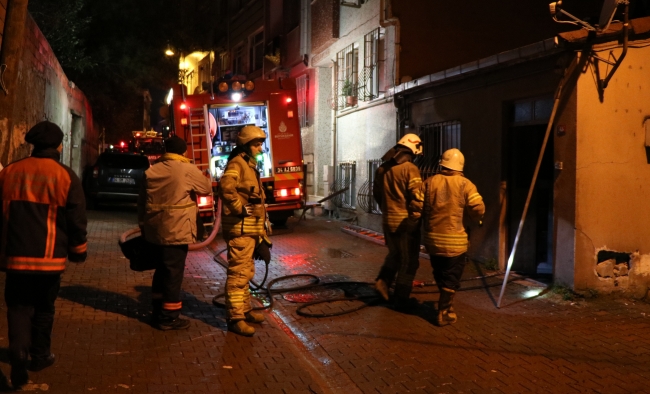 Üsküdar'da evde yangın çıktı