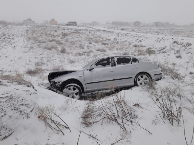 Konya'da yollar buz pistine döndü birçok araç kaza yaptı