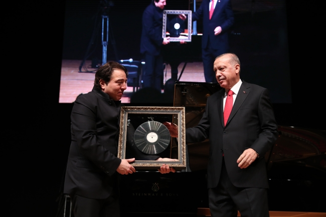 Cumhurbaşkanı Erdoğan Fazıl Say'ın konserini izledi