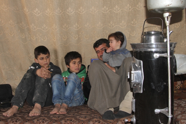 DEAŞ'ın kimsesiz bıraktığı küçük Hoker'e Suriyeli aile sahip çıktı