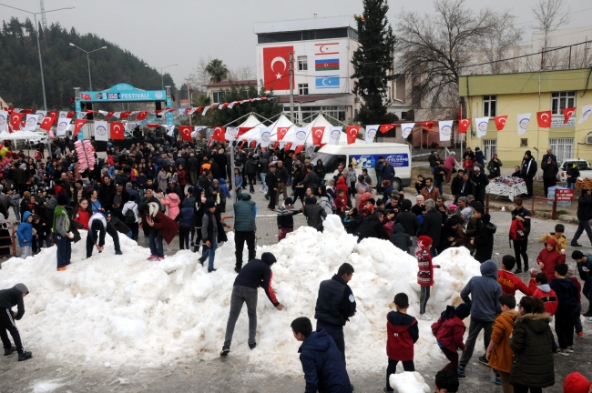 Festivalde 2 ton sucuk ekmek dağıtıldı