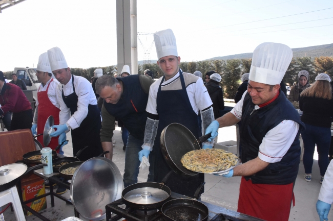 Muğla'da düzenlenen şölende 6 ton hamsi dağıtıldı