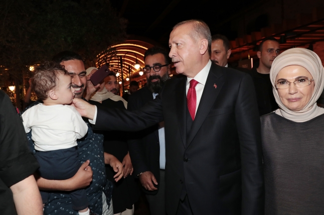 Cumhurbaşkanı Erdoğan İstanbul'da vatandaşlarla sohbet etti