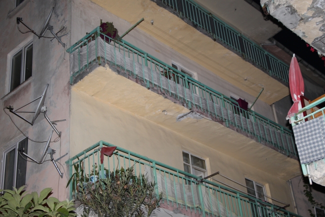 Avcılar'da çökme riski bulunan bina tahliye edildi