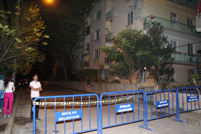 Avcılar'da çökme riski bulunan bina tahliye edildi