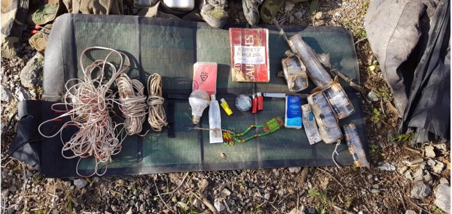 Şırnak'ta etkisiz hale getirilen teröristlere ait mühimmat ve yaşam malzemesi bulundu