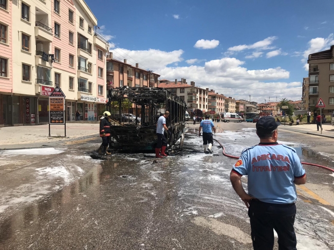 Ankara'da seyir halindeki özel halk otobüsünde yangın