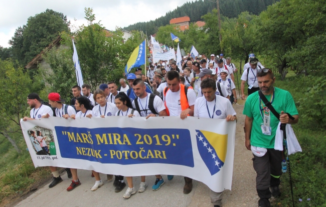Srebrenitsa'ya "Barış Yürüyüşü" başladı