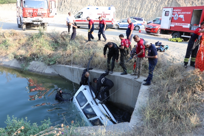 Denizli'de otomobil sulama kanalına devrildi: 2 ölü