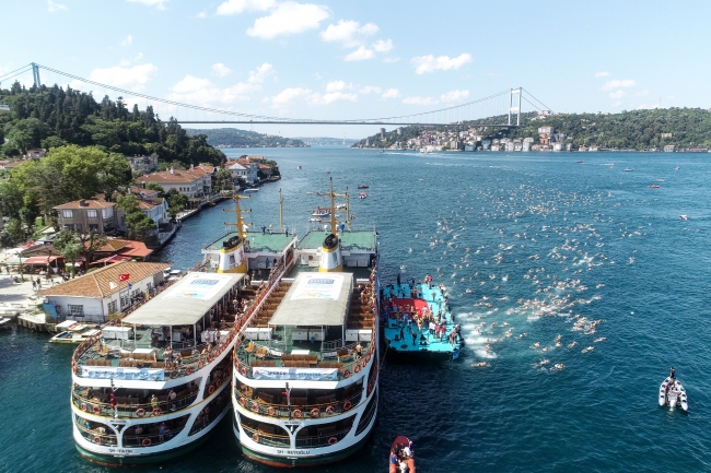 İstanbul Boğazı'nda kıtalararası yüzme yarışı