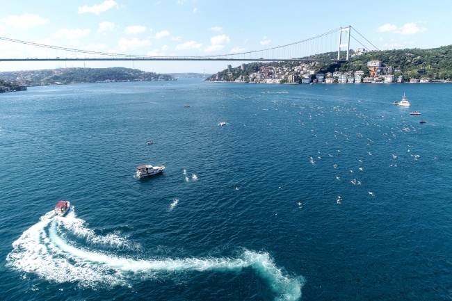 İstanbul Boğazı'nda kıtalararası yüzme yarışı